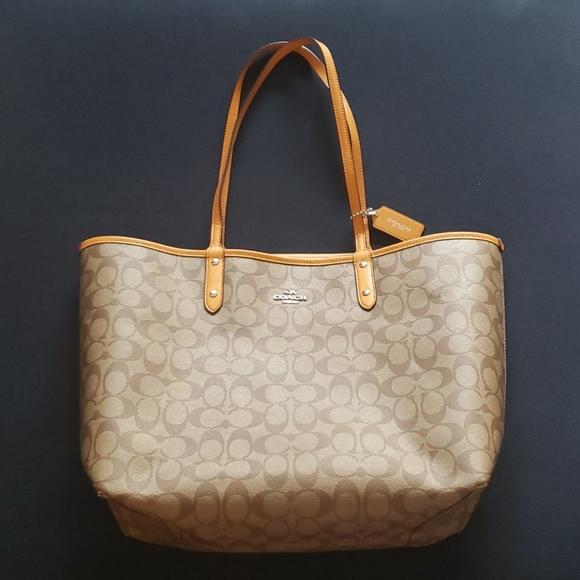 Coach Handbags - Coach tote
